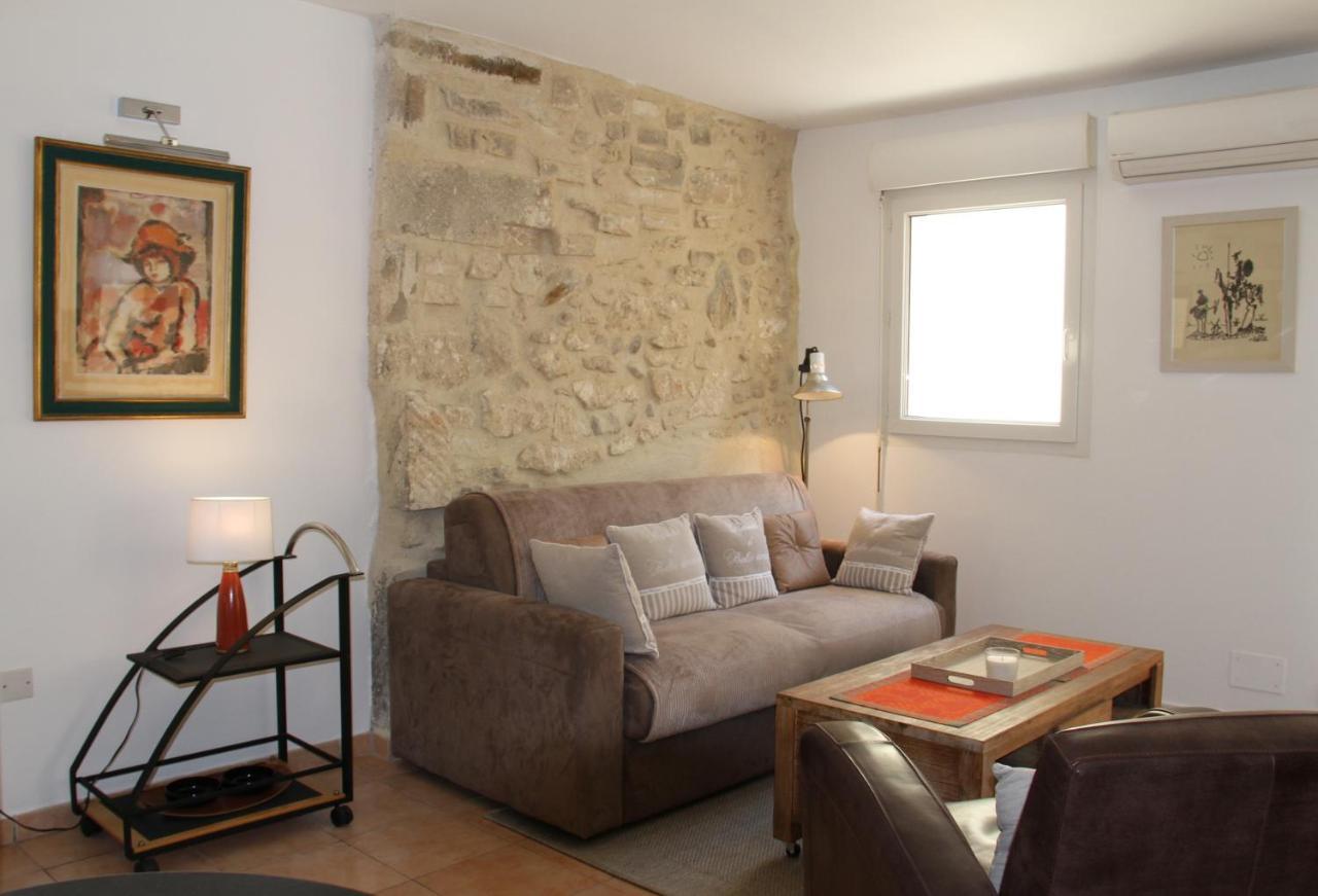 Agreable Maison De Ville Eyragues Экстерьер фото