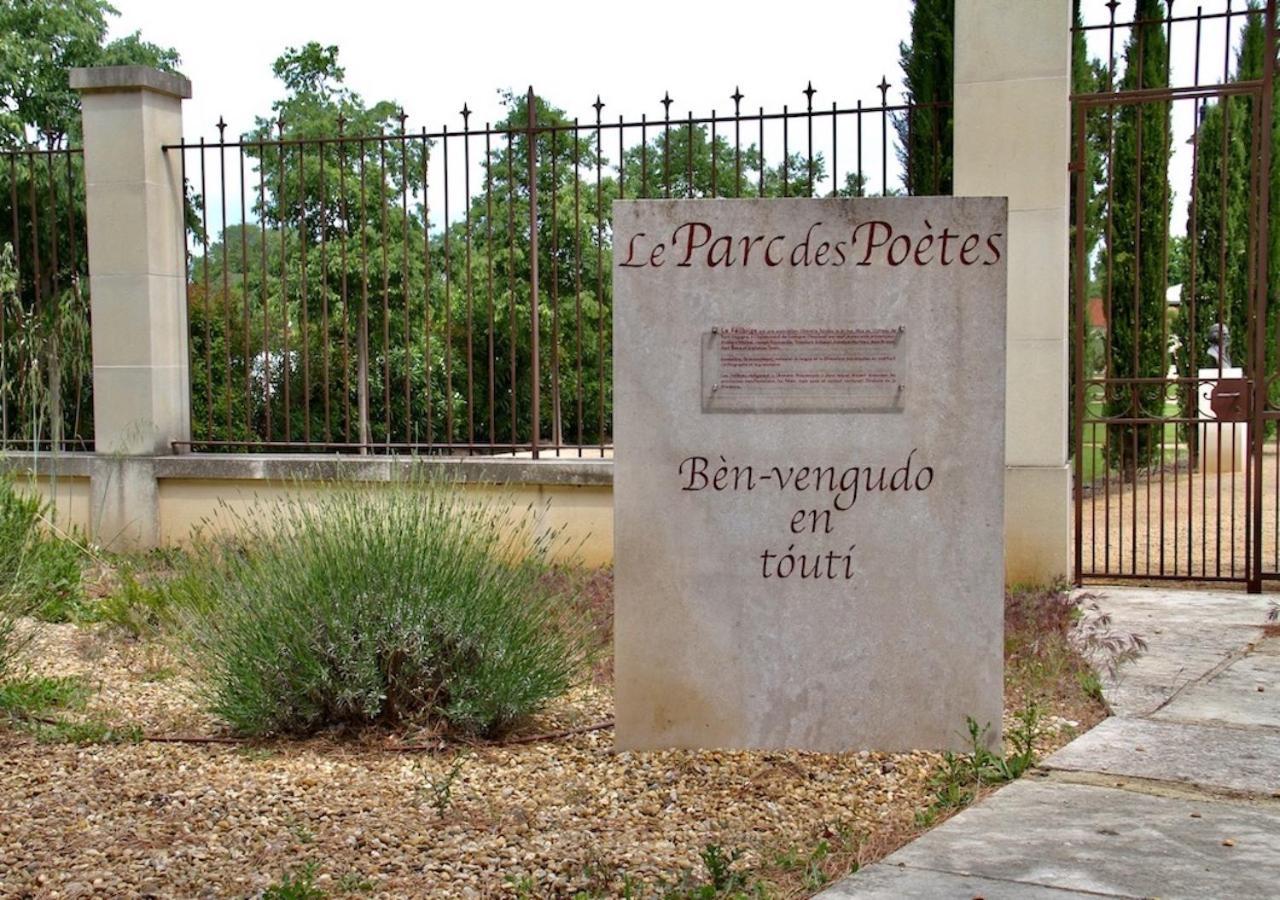 Agreable Maison De Ville Eyragues Экстерьер фото